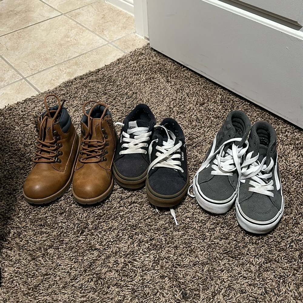 Boys shoes